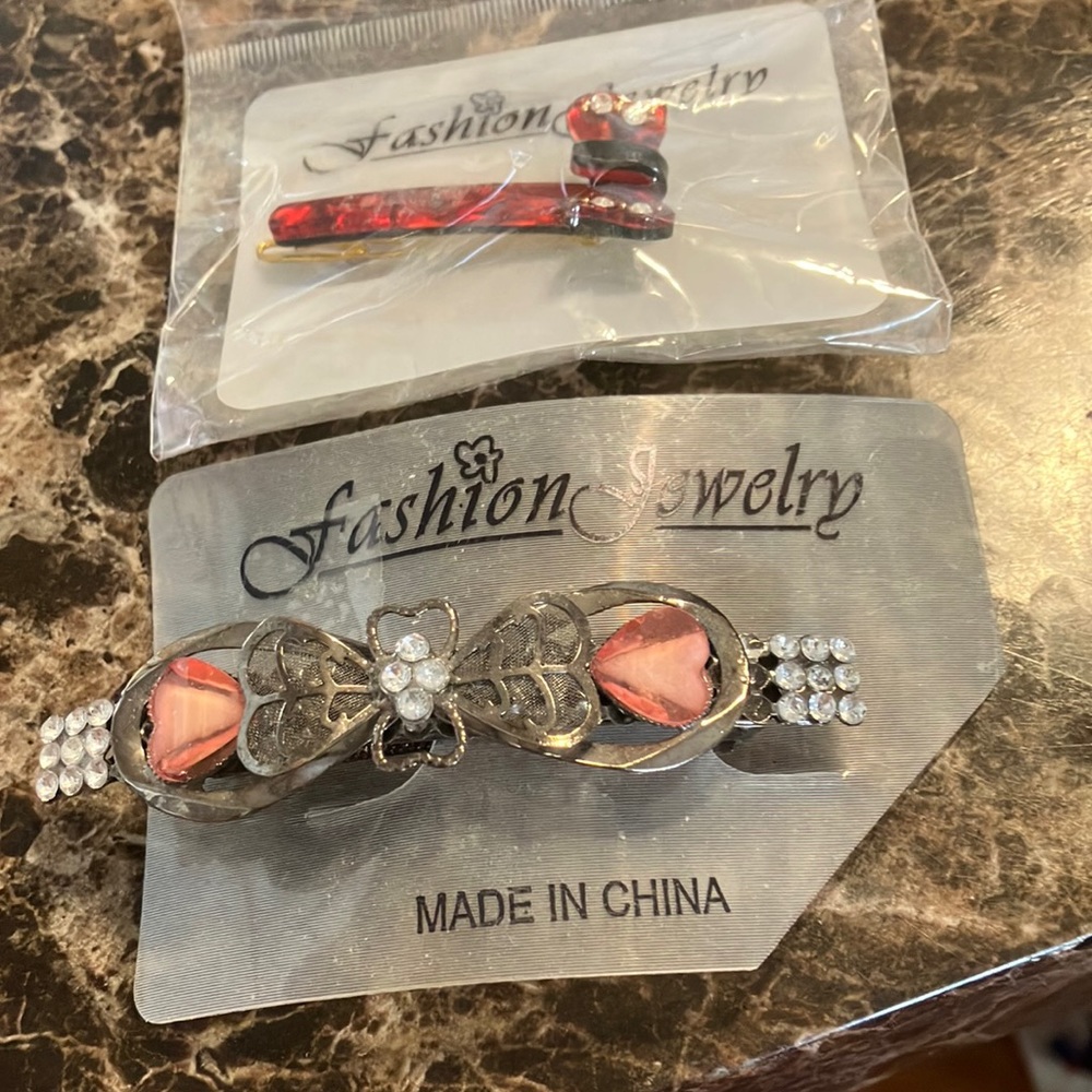 FINAL MARKDOWN Set of two hair barrettes
